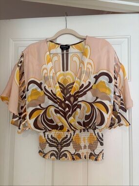 bebe Peach Pink, Yellow & Brown Abstract V-Neck Flutter Top